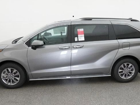 New 2026 Toyota Sienna XLE image 41