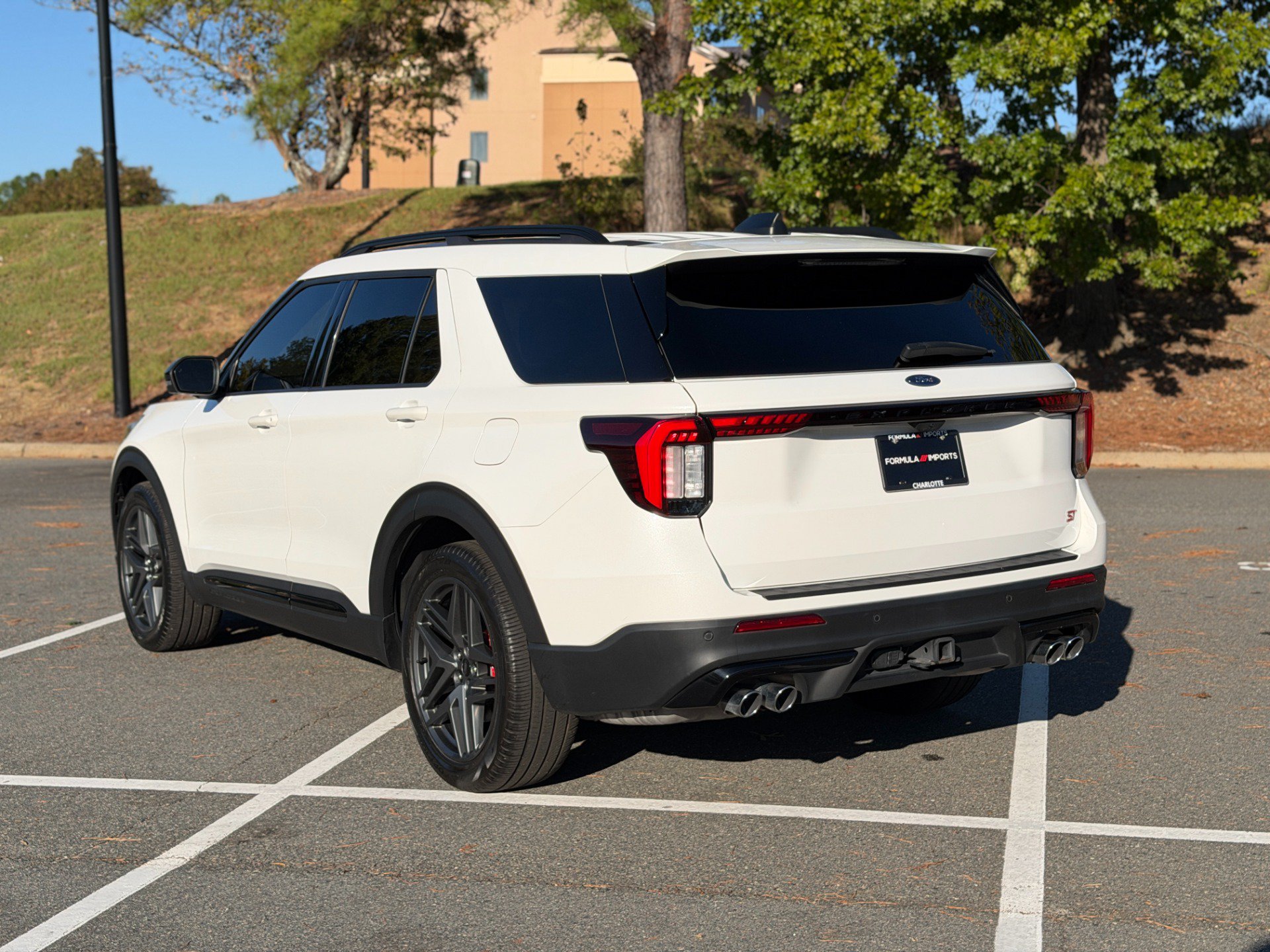 Used 2025 Ford Explorer ST AWD/4WD image 8