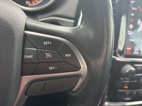 Used 2019 Jeep Grand Cherokee Altitude image 12