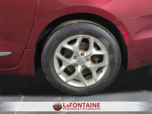 Used 2017 Chrysler Pacifica Touring-L Plus w/ Tire & Wheel Group image 30