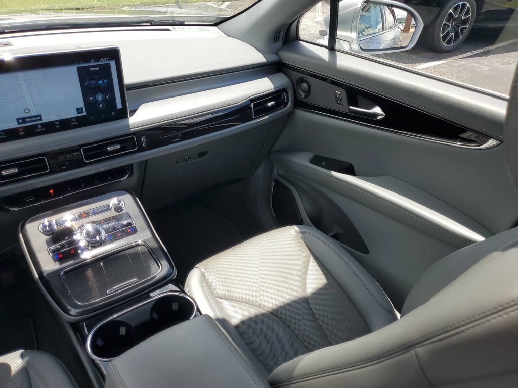 Used 2022 Lincoln Nautilus Reserve FWD image 30