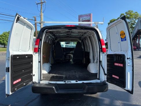 Used 2021 Chevrolet Express 3500 w/ Driver Convenience Package RWD image 9