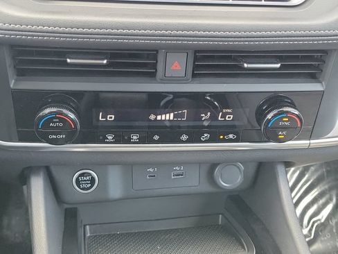 Used 2023 Nissan Rogue SV FWD image 28