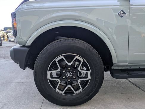 Used 2024 Ford Bronco Outer Banks AWD/4WD image 8