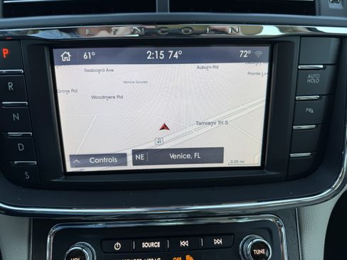 Used 2020 Lincoln Continental w/ Premium Package image 20