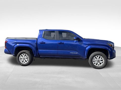 Used 2025 Toyota Tacoma SR5 AWD/4WD image 9