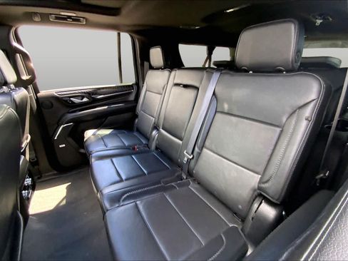 Used 2024 GMC Yukon XL Denali AWD/4WD image 21