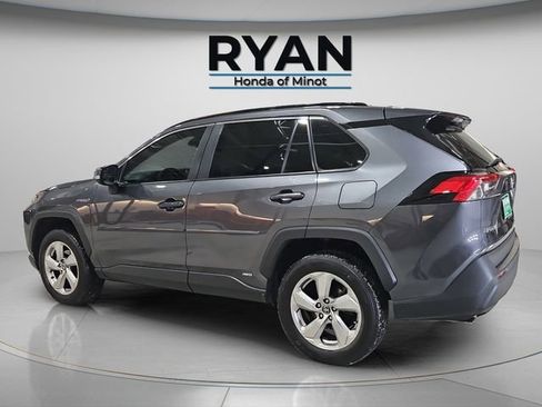 Used 2021 Toyota RAV4 XLE Premium image 8