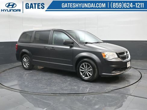 Used 2016 Dodge Grand Caravan SE image 4