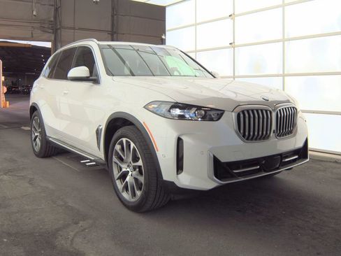 Used 2025 BMW X5 xDrive40i w/ Climate Comfort Package image 1