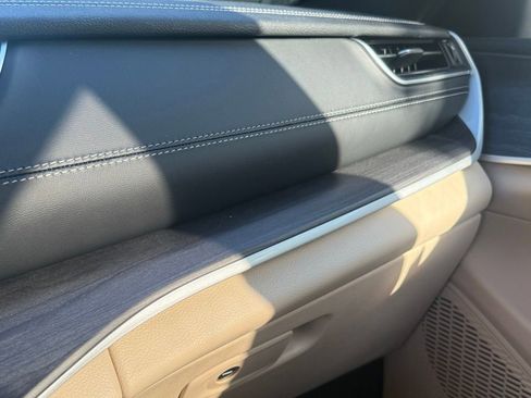 Certified 2025 Jeep Grand Cherokee Limited image 24