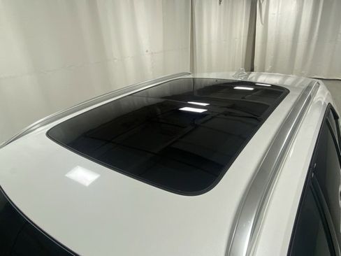 Used 2025 Volvo XC40 B5 Core image 6