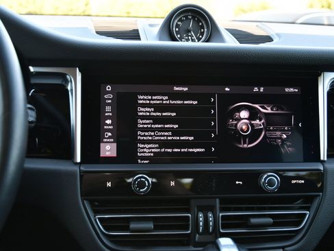 Used 2024 Porsche Macan image 18