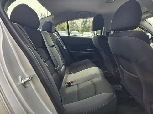 Used 2016 Chevrolet Cruze LT FWD image 10