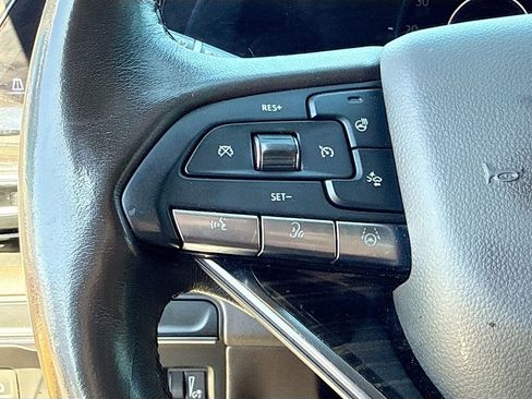 Used 2022 Cadillac Escalade Premium Luxury image 40