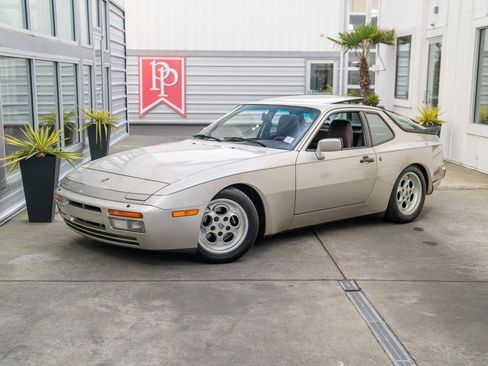 Used 1986 Porsche 944 Turbo image 2