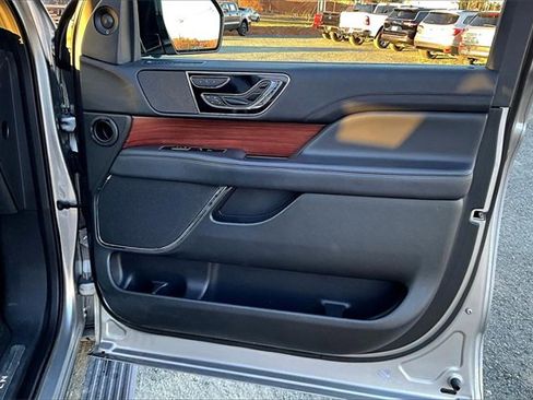 Used 2023 Lincoln Navigator Reserve image 21