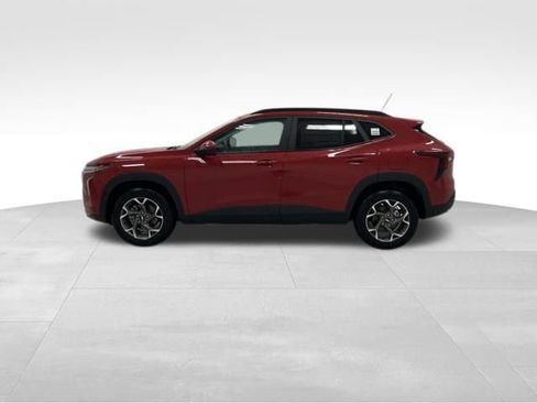 New 2026 Chevrolet Trax LT w/ Sunroof Package FWD image 2