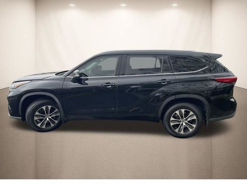 Used 2020 Toyota Highlander XLE AWD/4WD image 29