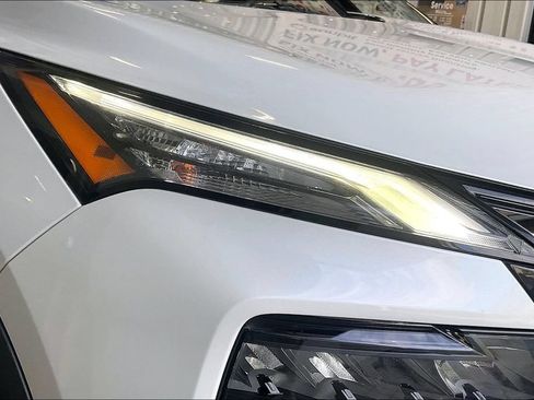 Used 2025 Nissan Rogue SV AWD/4WD image 25
