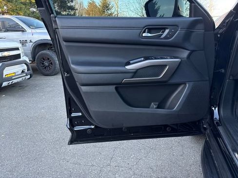 Used 2024 Nissan Pathfinder Platinum w/ Lighting Package (N93) image 20