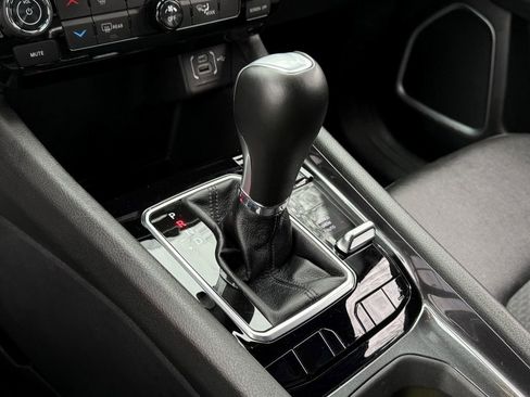 Used 2025 Jeep Compass Latitude image 29