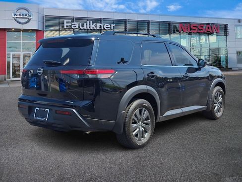 Certified 2024 Nissan Pathfinder SV w/ Black Appearance Package FWD image 6