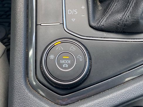 Used 2020 Volkswagen Tiguan SEL image 25