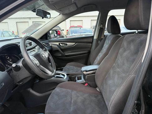 Used 2015 Nissan Rogue S FWD image 2
