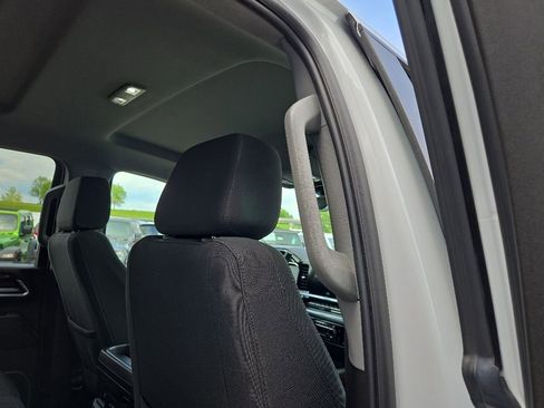 Used 2024 Chevrolet Silverado 2500 LT AWD/4WD image 96