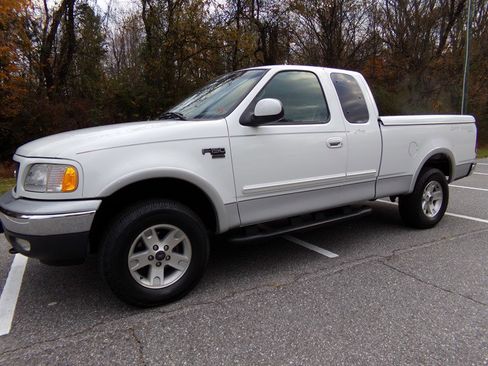 Used 2001 Ford F150 Lariat image 1