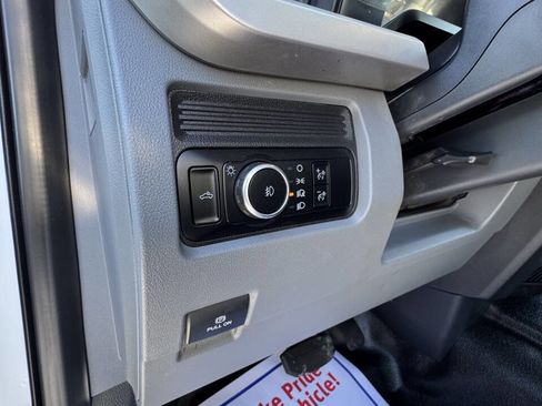 Used 2023 Ford F350 XLT w/ Camper Package image 45