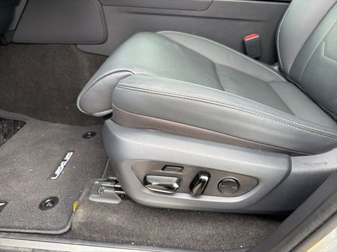 Used 2025 Lexus GX 550 w/ Accessory Package (2T) image 12