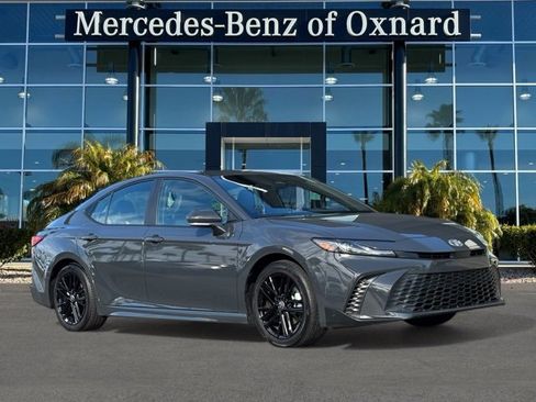 Used 2025 Toyota Camry SE image 1