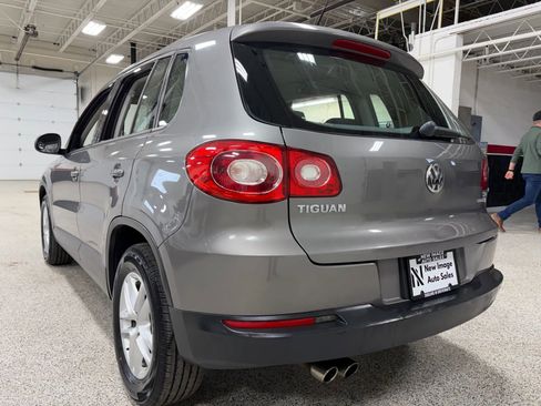 Used 2011 Volkswagen Tiguan S image 3