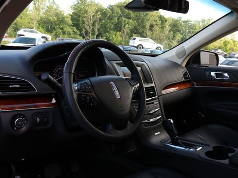 Used 2019 Lincoln MKT AWD image 23