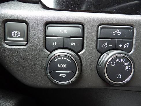 Certified 2023 Chevrolet Silverado 1500 LT AWD/4WD image 20
