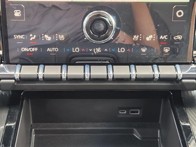 Used 2026 GMC Yukon XL AT4 w/ AT4 Premium Package AWD/4WD image 17