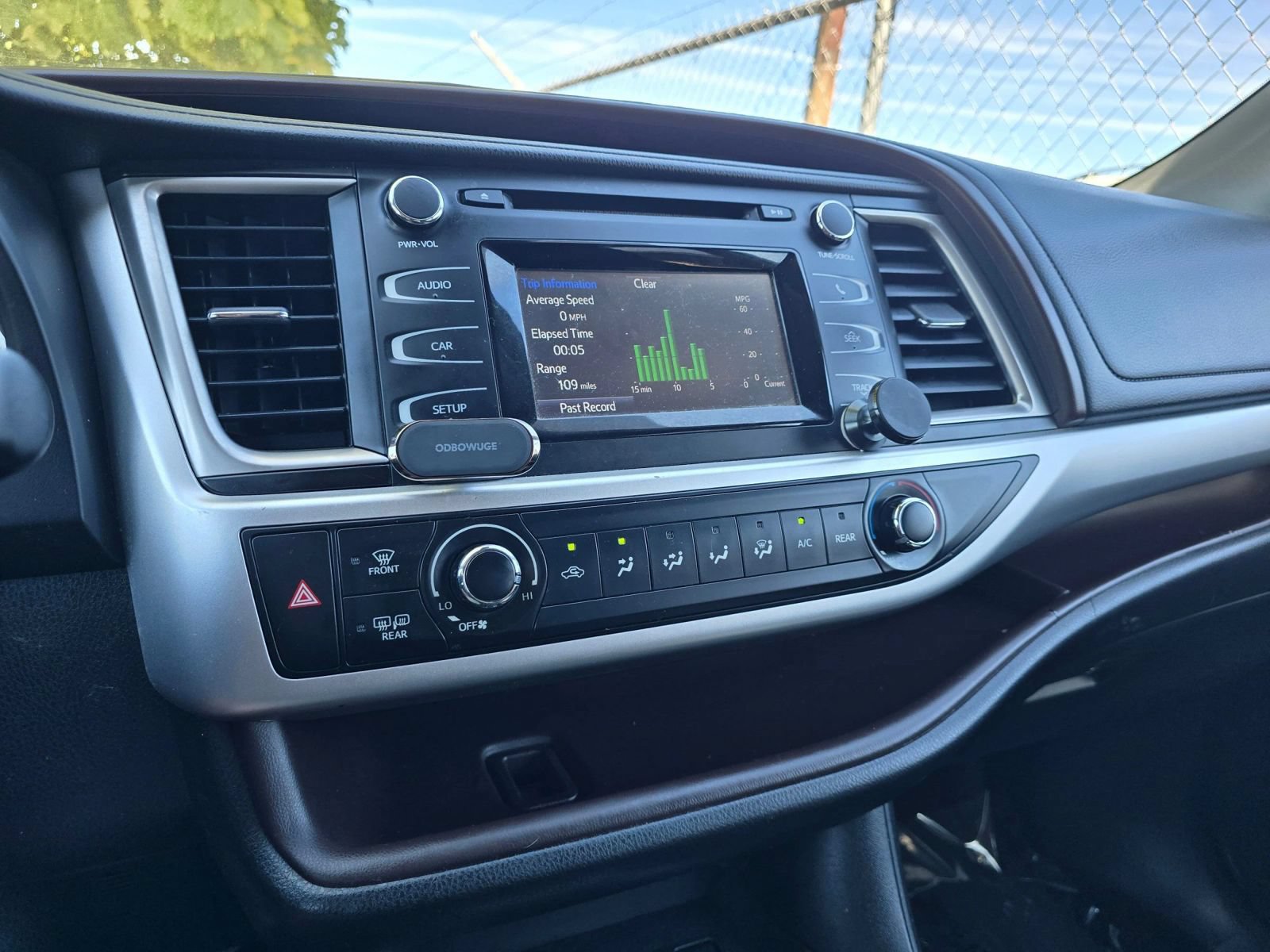 Used 2019 Toyota Highlander LE FWD image 27