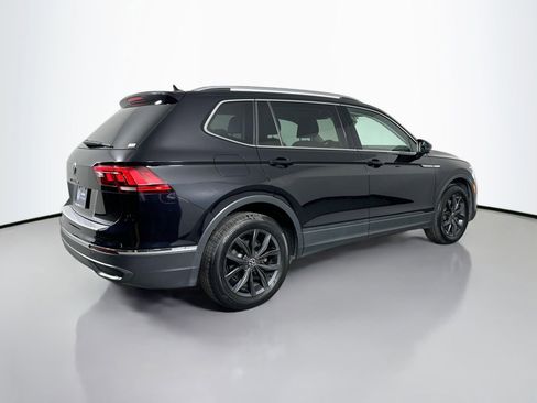 Used 2022 Volkswagen Tiguan SE w/ Panoramic Sunroof Package image 5