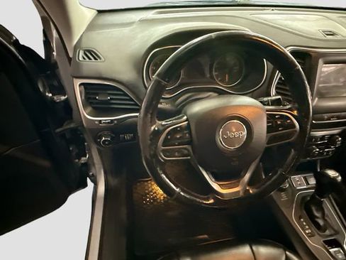 Used 2020 Jeep Cherokee Latitude Plus w/ Cold Weather Group image 12