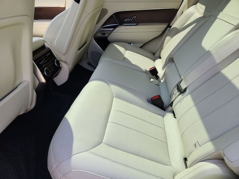 Certified 2025 Land Rover Range Rover SE AWD/4WD image 5