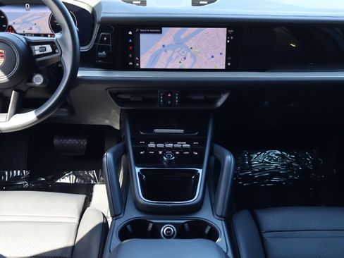 Certified 2025 Porsche Cayenne AWD/4WD image 20