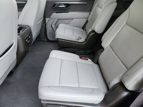 Used 2025 Chevrolet Tahoe Z71 w/ Comfort Package AWD/4WD image 30