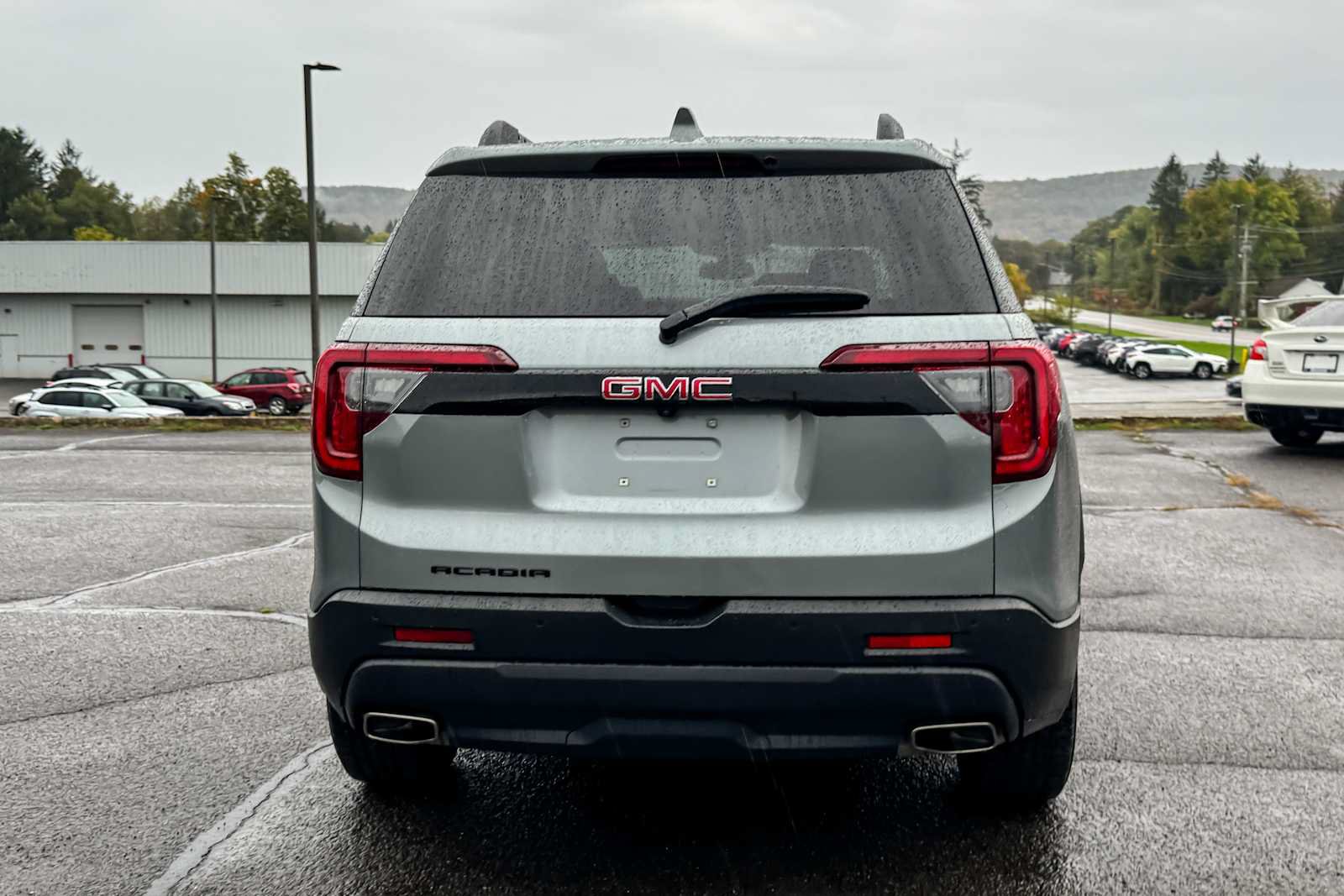Used 2023 GMC Acadia SLT w/ Elevation Edition FWD image 4