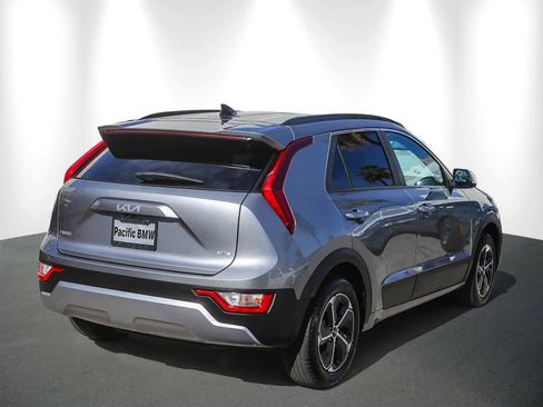 Used 2025 Kia Niro EX image 6