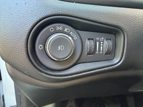 Used 2023 Jeep Renegade Latitude AWD/4WD image 27