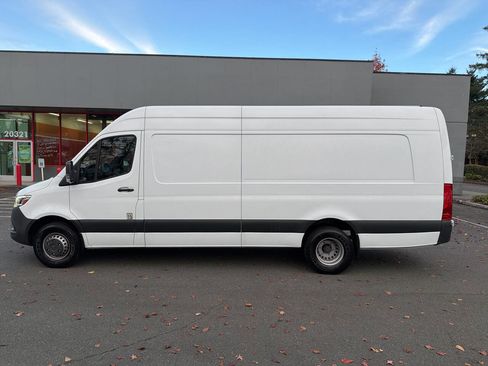 Used 2020 Mercedes-Benz Sprinter 3500 image 2