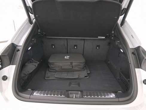 Certified 2025 Porsche Macan Turbo Electric AWD/4WD image 33