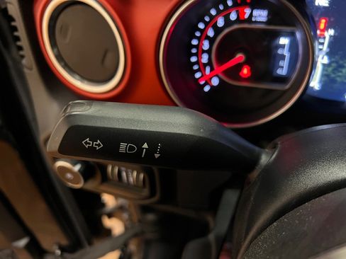 Used 2018 Jeep Wrangler Unlimited Rubicon w/ Steel Bumper Group image 20